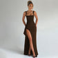 Mouwloze bodycon jurk met vierkante halslijn en hoge split aan de zijkant.
